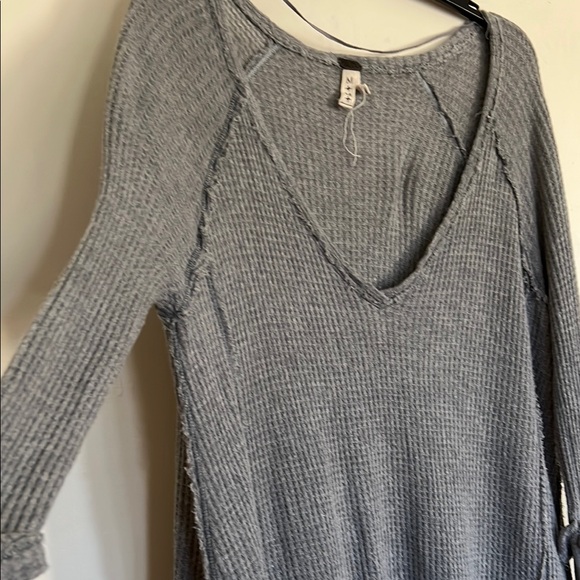 Free People Gray V-Neck Women's Top - Picture 6 of 6